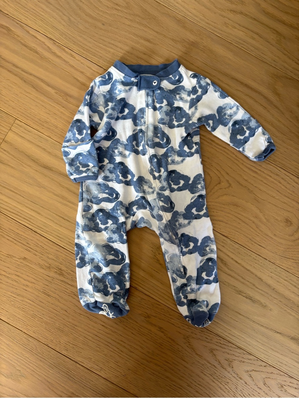 Burt’s Bees Baby cloud pajamas - size 0-3 months